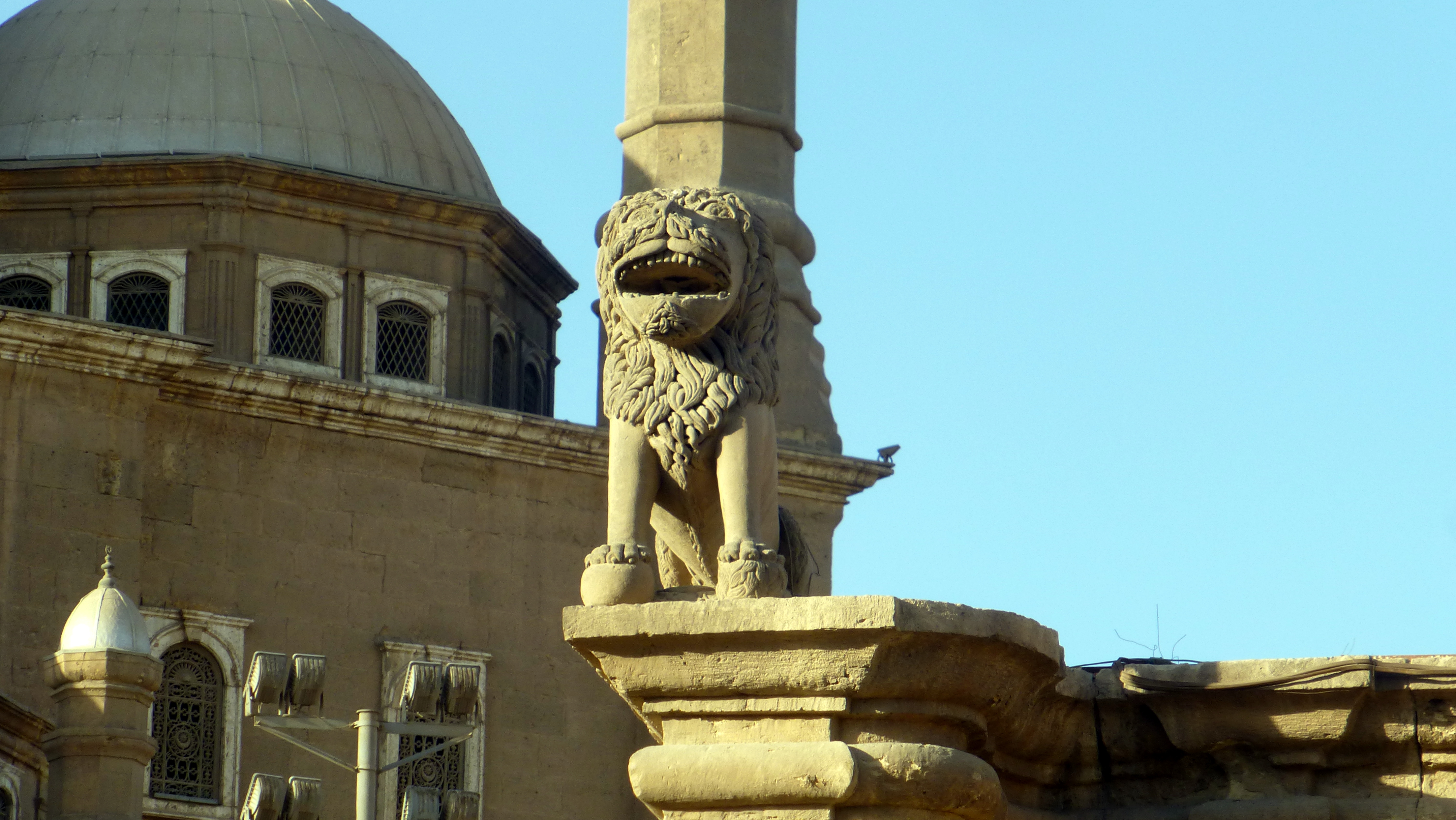A guardian lion sitting atop the walls.