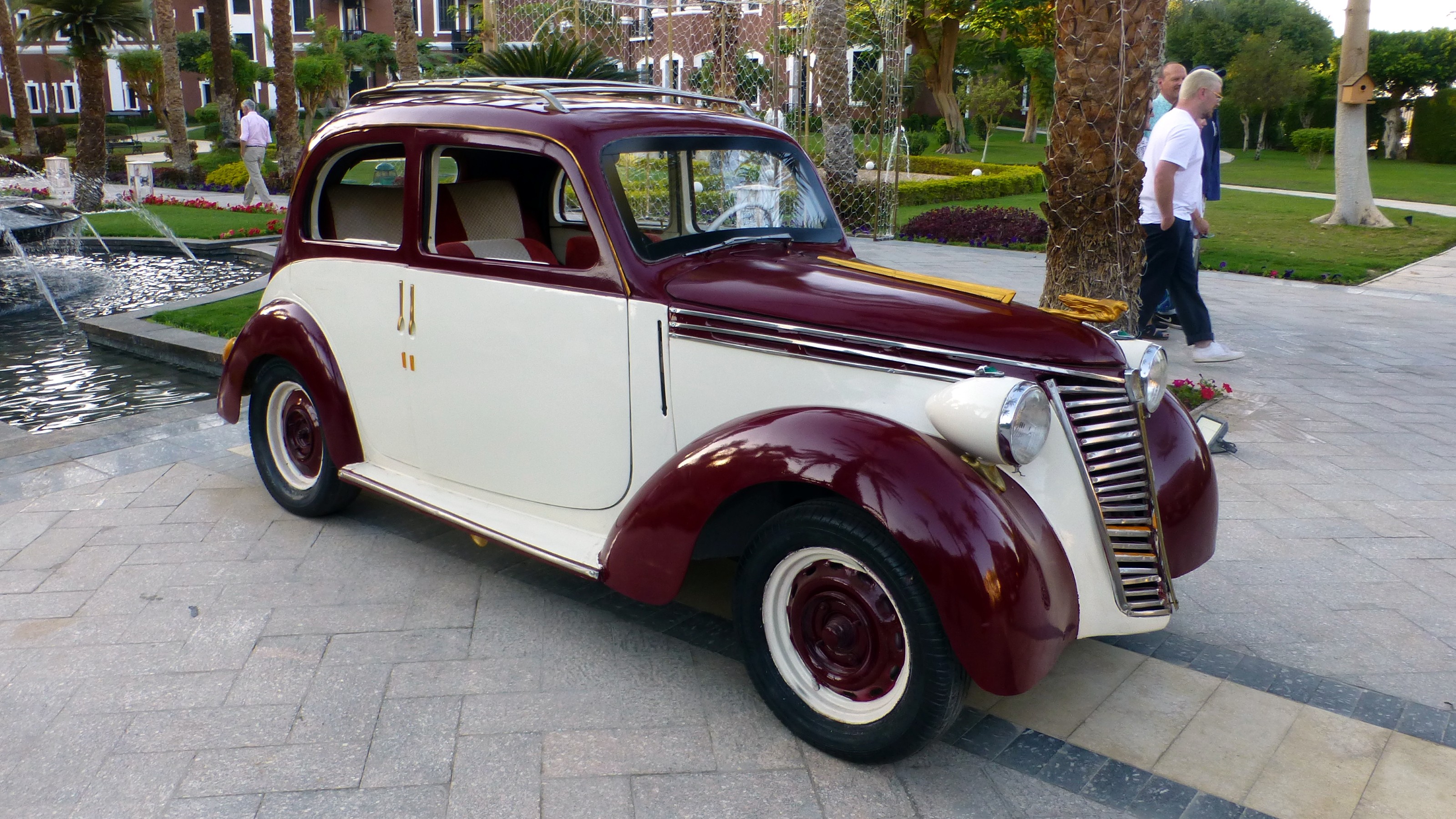 At the Cataract Hotel we were greeted by this classic early 1950s era Fiat 1100.