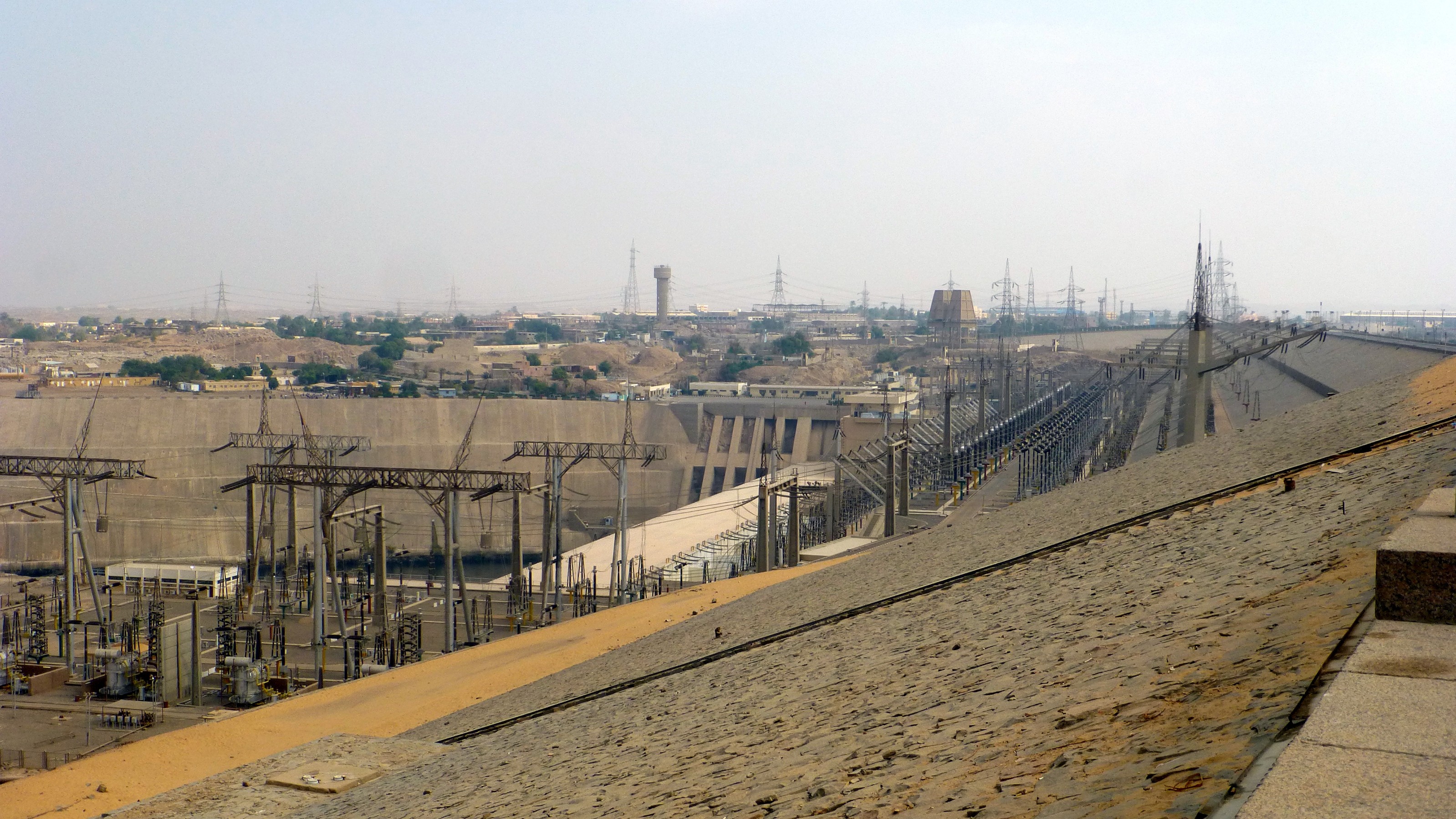 Looking down the power yard of the dam. The high voltage on the right is 500kV while the lower voltage is 230kV.