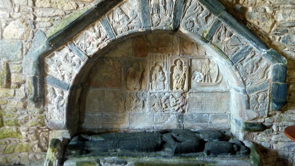 The wall tomb of Alasdair Crotach MacLeod, 8th Chief of Clan MacLeod