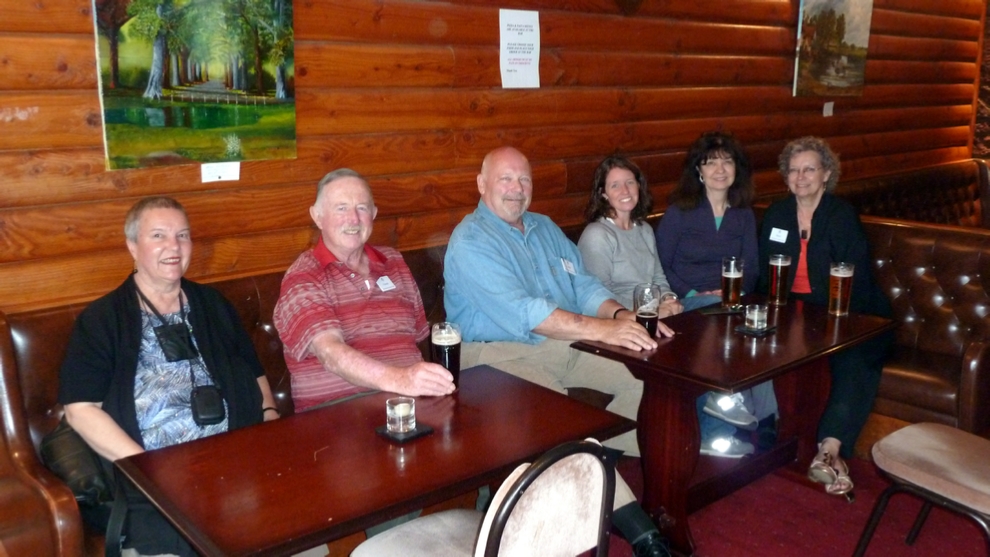 A little pre–dinner drink in the bar of the Royal Hotel