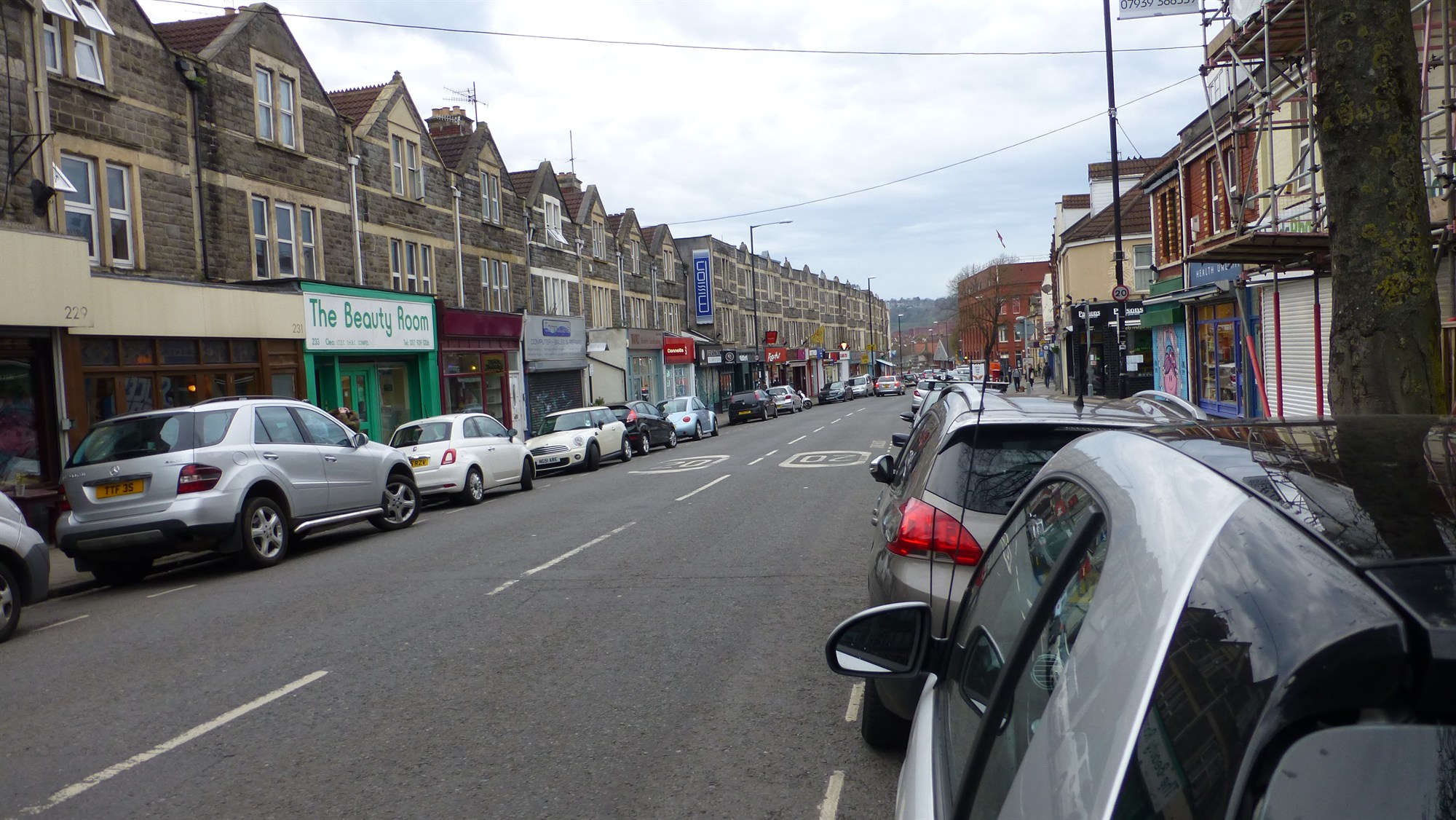 Looking south down North St with its many shops  and eateries. A very popular area with both the  locals and the tourists, both foreign and domestic.