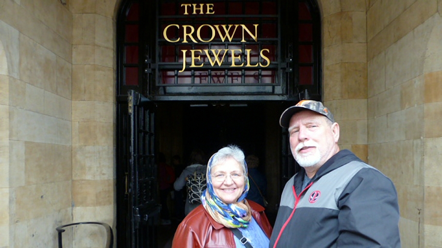 Contrary to what the sign says, these are NOT the Jools!