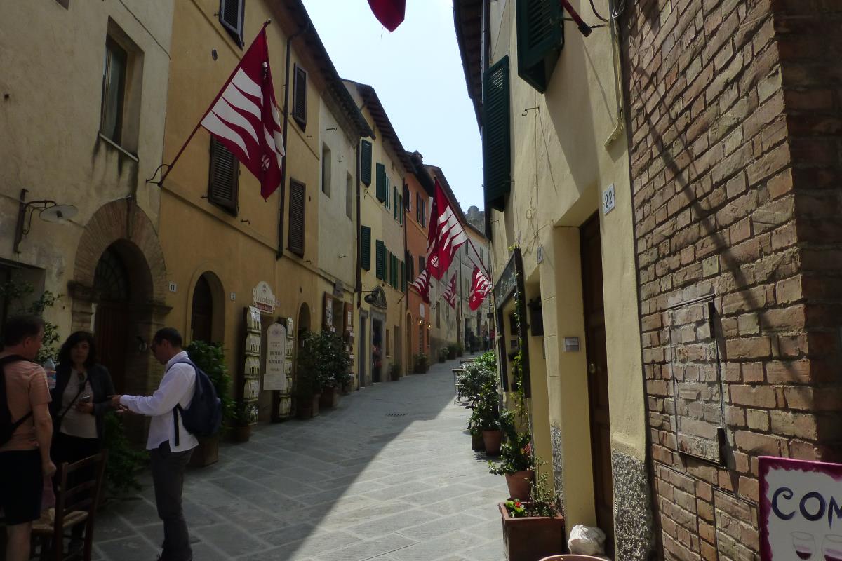 Along the streets of Montalcino. Just to the left is the L’Angolo Ristorante 
 where we took our cappuccino…and our shower.