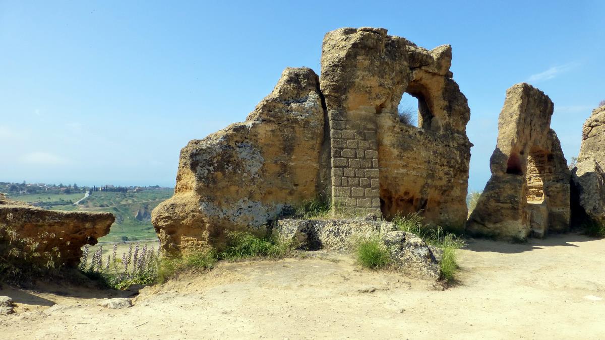 Along the avenue to the Tempio della Concordia