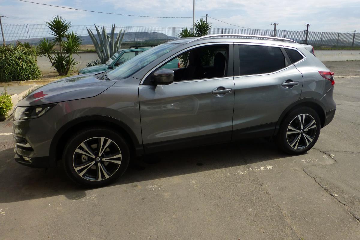 My excellent Nissan Qashqai (my new one is red)