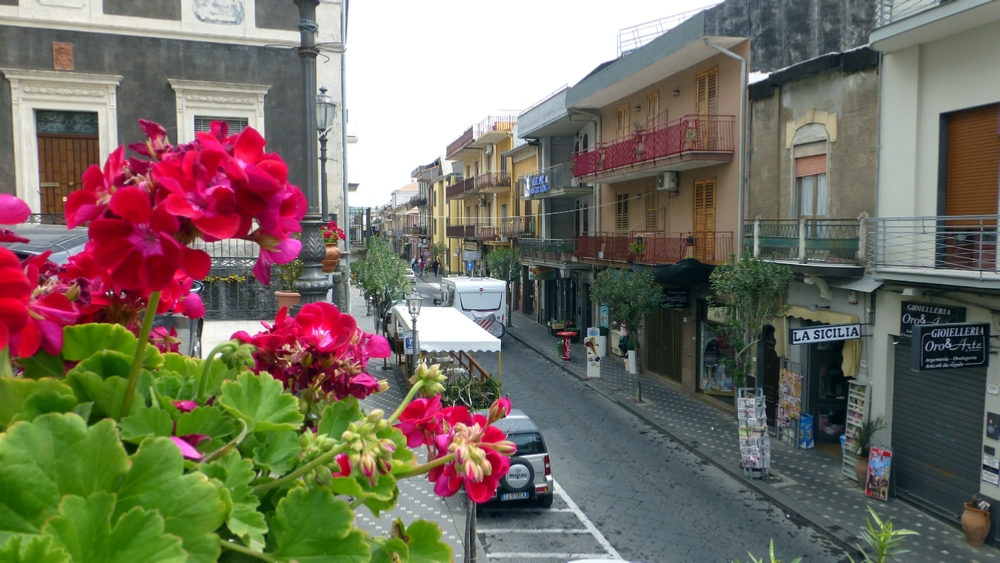 Looking up the Via Roma from the &nbsp;Chiesa Madre Santa Maria della Provvidenza