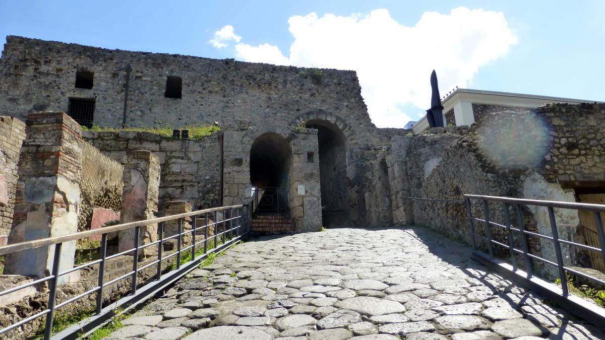 Walking up the Via Marina, we enter Pompeii