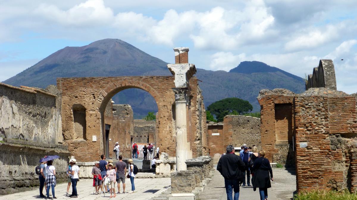 Looking down the Via Del Fora to Vesuvius, it is easy to see how it towered over Pompeii 
